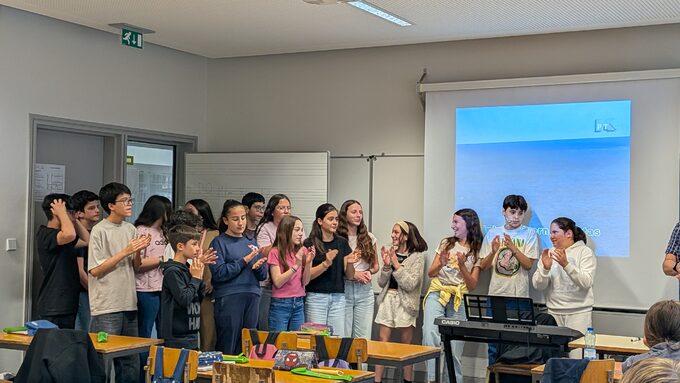 Un cours de musique à l'école de Canelas.